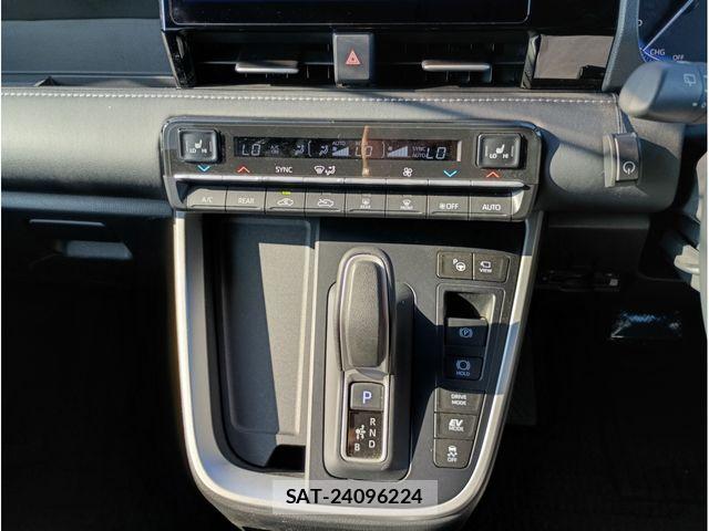 Toyota NOAH HYBRID 2022-03 8367756-8