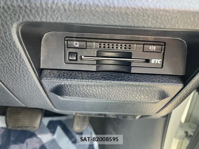 Toyota NOAH HYBRID 2014-06 8367768-14