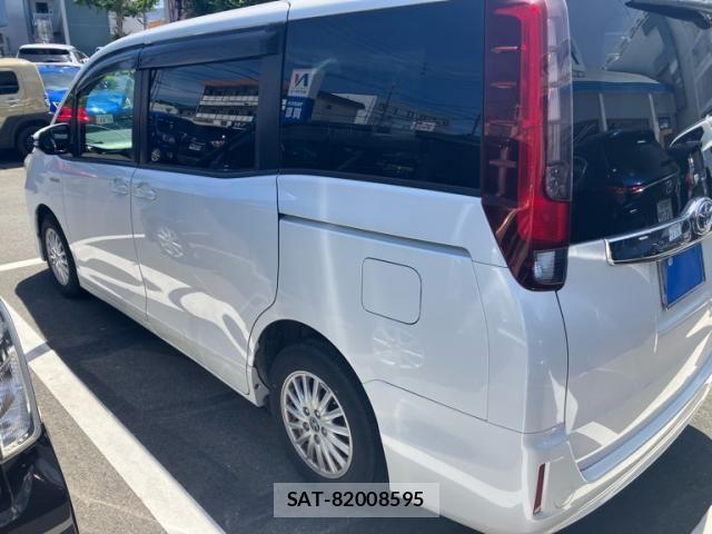 Toyota NOAH HYBRID 2014-06 8367768-7