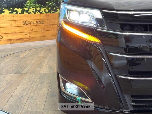 Toyota NOAH HYBRID 2018-02 8367763-12