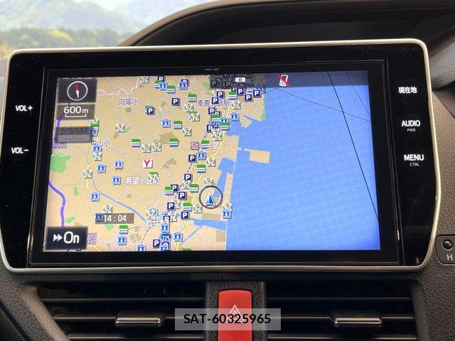 Toyota NOAH HYBRID 2018-02 8367763-2