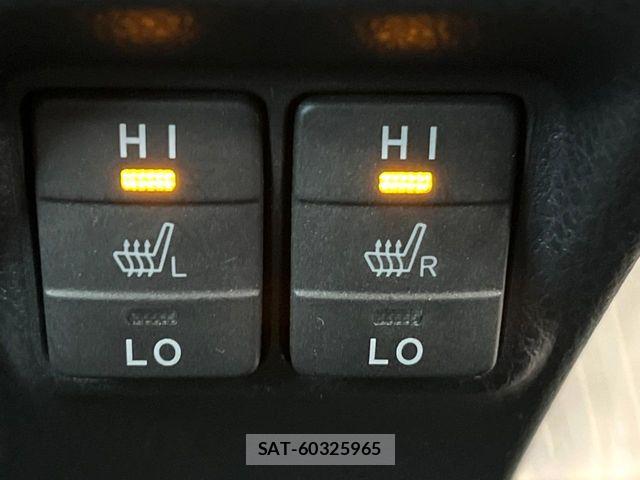 Toyota NOAH HYBRID 2018-02 8367763-5