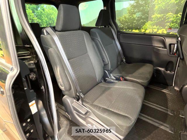 Toyota NOAH HYBRID 2018-02 8367763-8