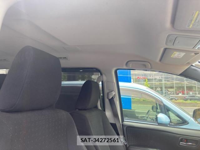 Toyota NOAH HYBRID 2015-03 8367766-10