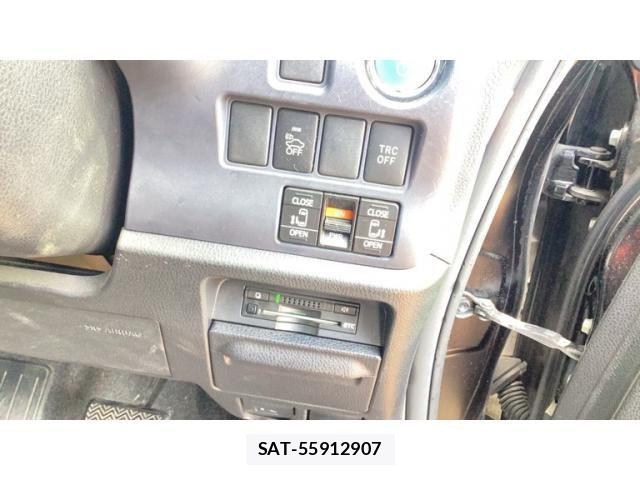 Toyota NOAH HYBRID 2015-06 8367769-18