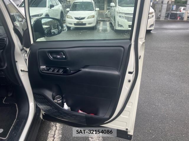 Toyota NOAH HYBRID 2021-08 8367761-12