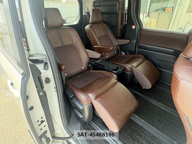 Toyota NOAH HYBRID 2023-09 8367755-5
