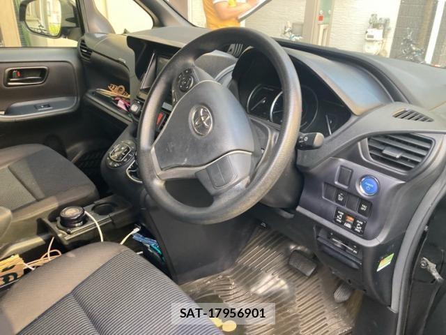 Toyota NOAH HYBRID 2015-11 8367765-11