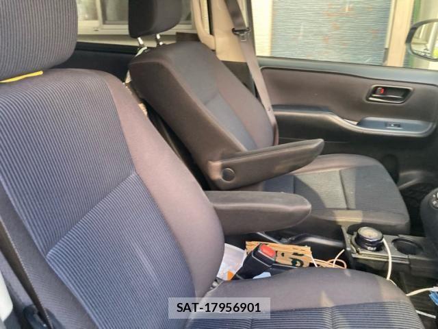 Toyota NOAH HYBRID 2015-11 8367765-12
