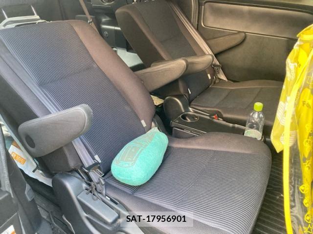 Toyota NOAH HYBRID 2015-11 8367765-13