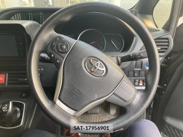 Toyota NOAH HYBRID 2015-11 8367765-18