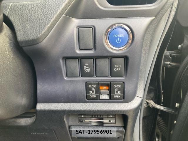 Toyota NOAH HYBRID 2015-11 8367765-19
