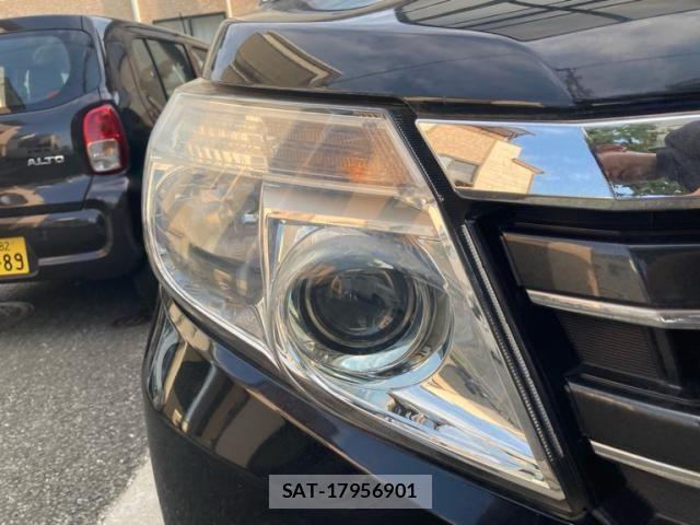 Toyota NOAH HYBRID 2015-11 8367765-2