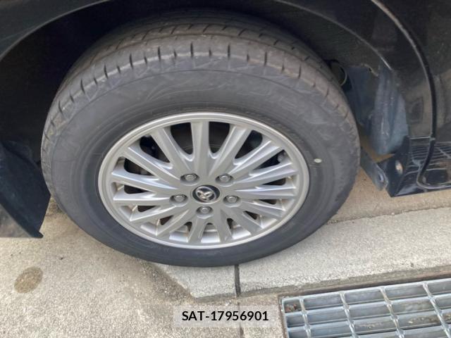 Toyota NOAH HYBRID 2015-11 8367765-6