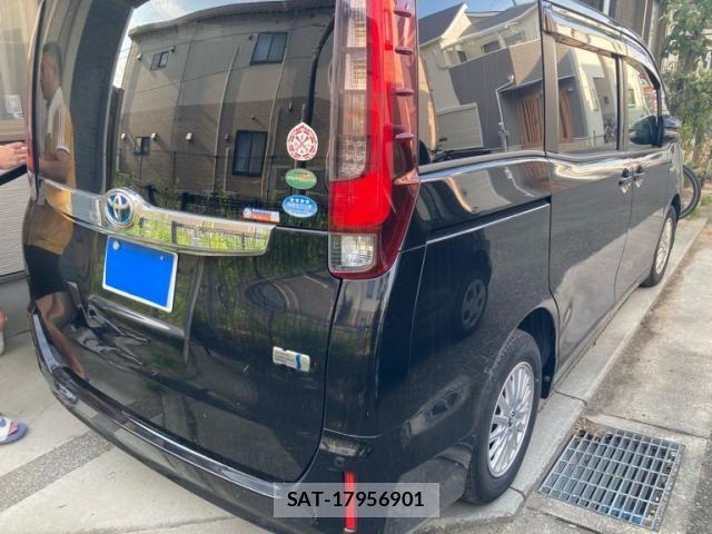 Toyota NOAH HYBRID 2015-11 8367765-7