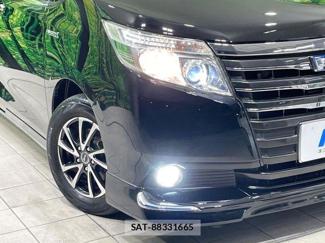 Toyota NOAH HYBRID 2014-06 8367764-11