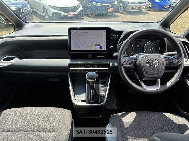 Toyota NOAH HYBRID 2024-01 8371972-1