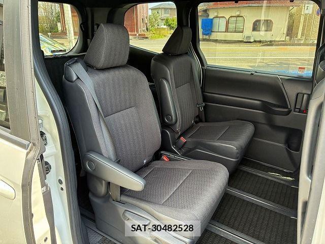 Toyota NOAH HYBRID 2024-01 8371972-21