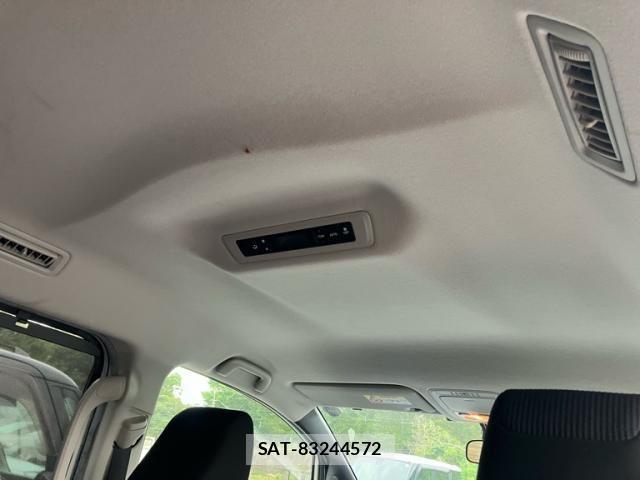 Toyota NOAH HYBRID 2015-06 8371973-13