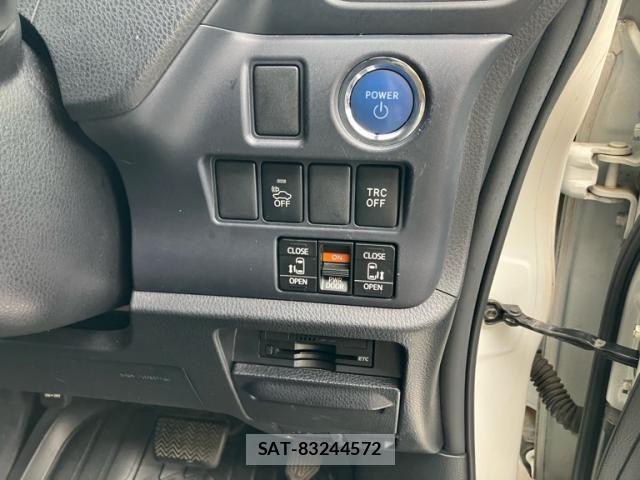 Toyota NOAH HYBRID 2015-06 8371973-18