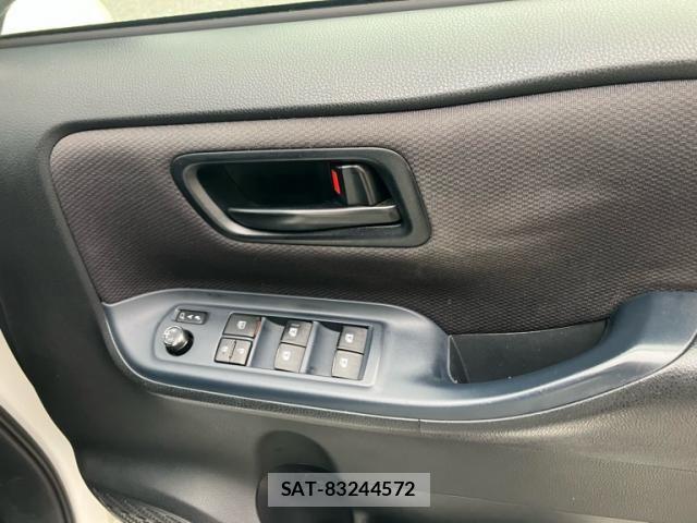 Toyota NOAH HYBRID 2015-06 8371973-19