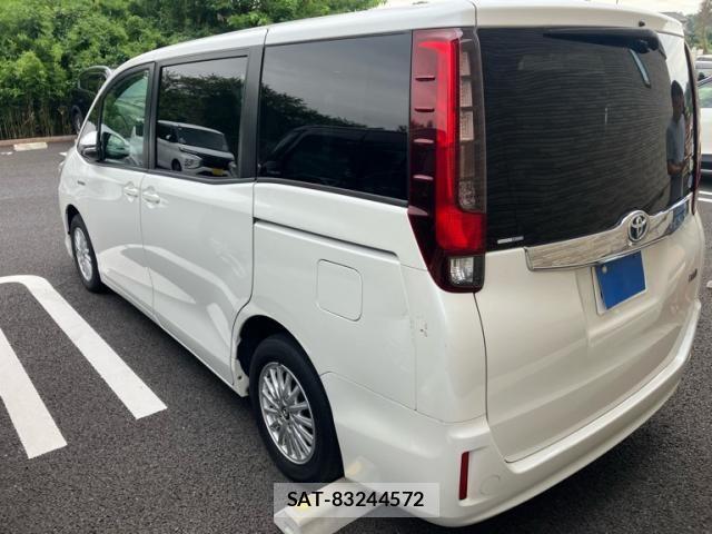 Toyota NOAH HYBRID 2015-06 8371973-2