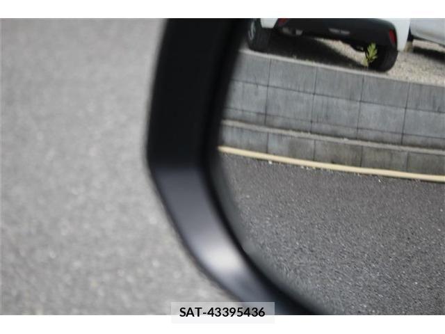 Toyota NOAH HYBRID 2022-05 8371971-16