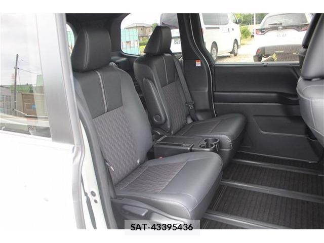 Toyota NOAH HYBRID 2022-05 8371971-20
