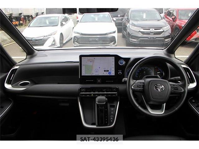 Toyota NOAH HYBRID 2022-05 8371971-21