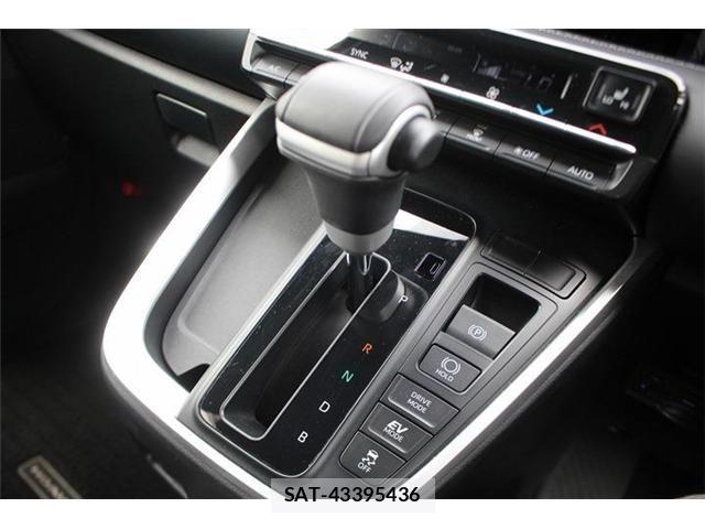 Toyota NOAH HYBRID 2022-05 8371971-23