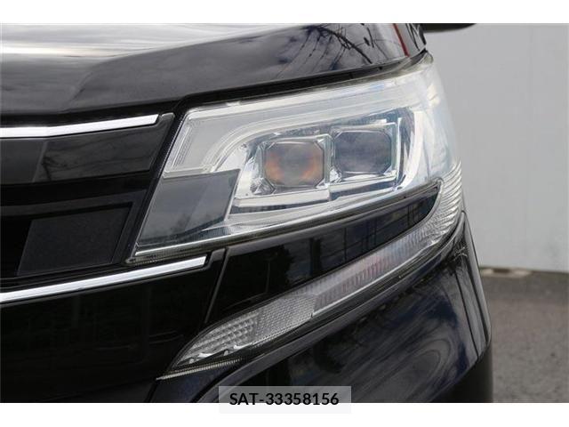 Toyota NOAH HYBRID 2017-07 8371974-10