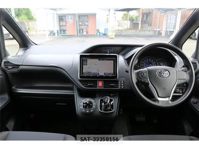 Toyota NOAH HYBRID 2017-07 8371974-11