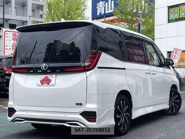 Toyota NOAH HYBRID 2022-07 8414020-2
