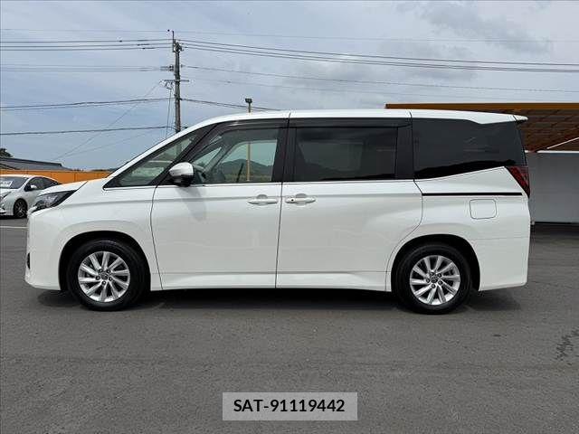 Toyota NOAH HYBRID 2023-03 8414024-9