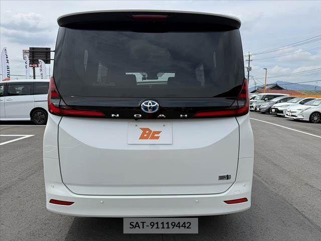 Toyota NOAH HYBRID 2023-03 8414024-12