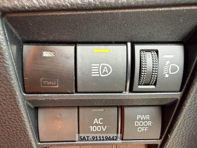 Toyota NOAH HYBRID 2023-03 8414024-28