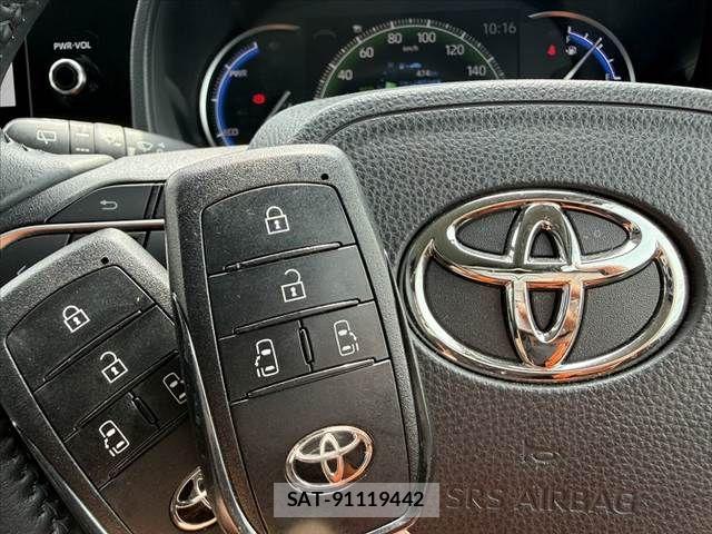 Toyota NOAH HYBRID 2023-03 8414024-5
