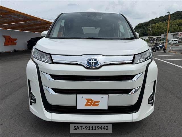Toyota NOAH HYBRID 2023-03 8414024-7