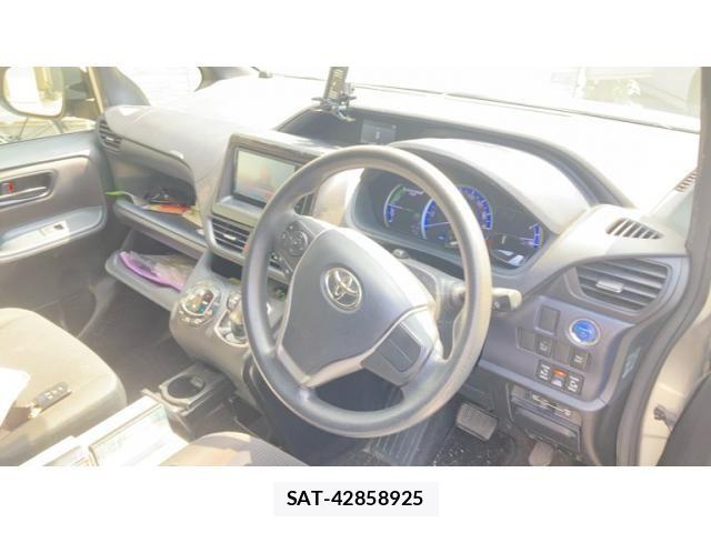 Toyota NOAH HYBRID 2014-12 8414042-10