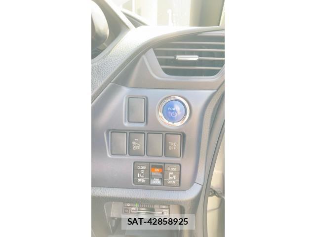 Toyota NOAH HYBRID 2014-12 8414042-16