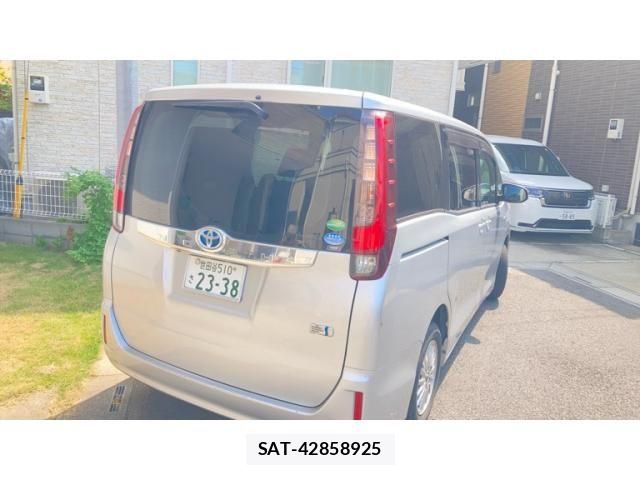 Toyota NOAH HYBRID 2014-12 8414042-2