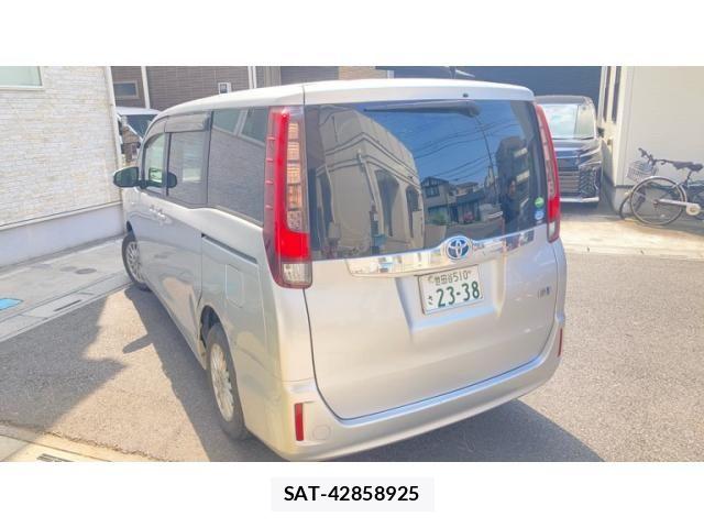 Toyota NOAH HYBRID 2014-12 8414042-3