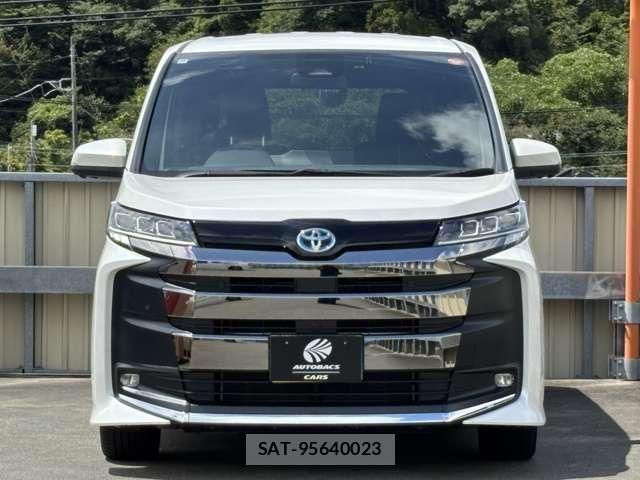 Toyota NOAH HYBRID 2024-10 8438617-9
