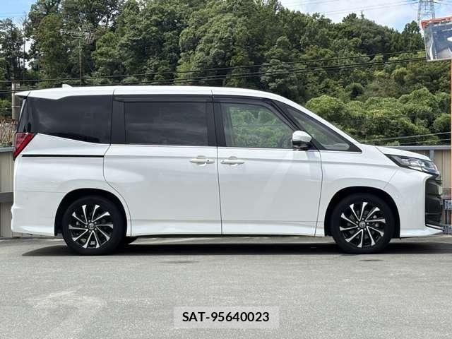 Toyota NOAH HYBRID 2024-10 8438617-11