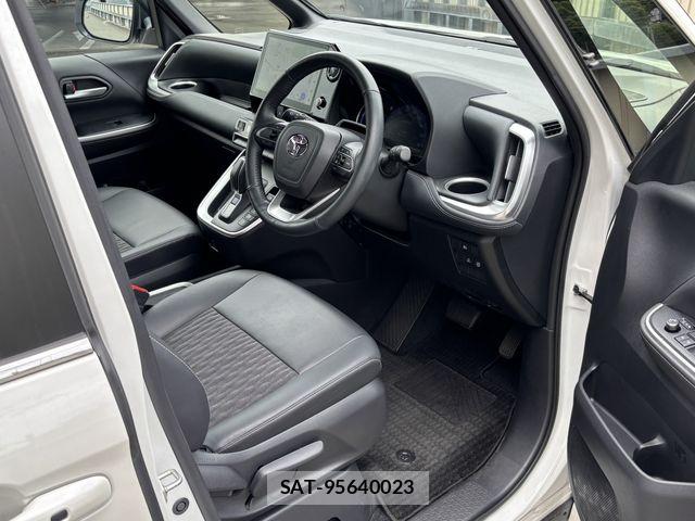 Toyota NOAH HYBRID 2024-10 8438617-3