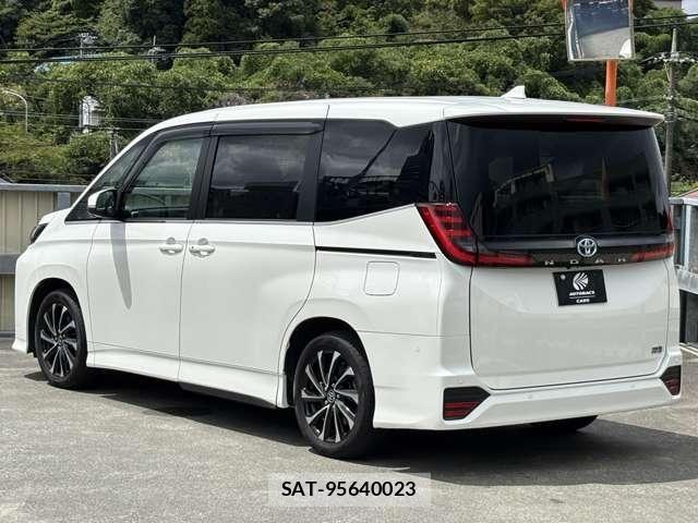 Toyota NOAH HYBRID 2024-10 8438617-7