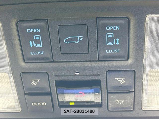 Toyota NOAH HYBRID 2022-07 8438615-5