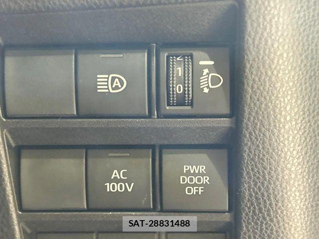 Toyota NOAH HYBRID 2022-07 8438615-6