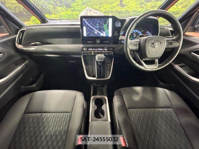 Toyota NOAH HYBRID 2022-04 8438604-1