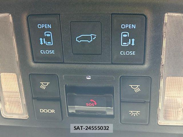 Toyota NOAH HYBRID 2022-04 8438604-2